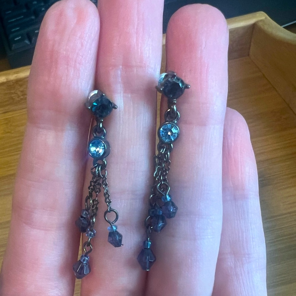 Earrings: blue